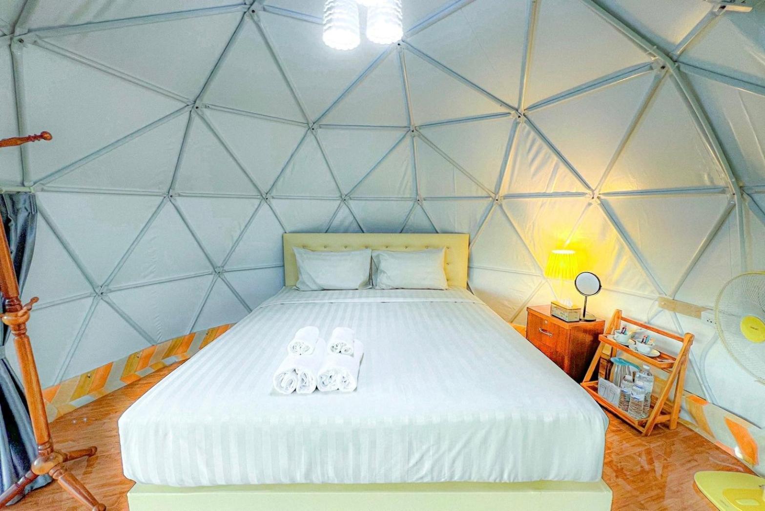 Luxury tent สวนไร่รุ่งอรุณ Suan Rai Rungarun